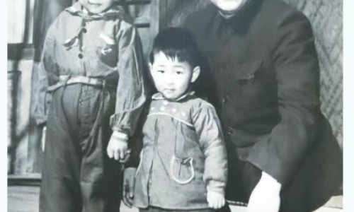两个月宝宝头顶发红怎么回事-两个月宝宝头顶淤青网 - 两个月宝宝头上有一小块青色,两个月宝宝头顶发红怎么回事