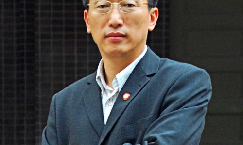 两个月宝宝头顶淤青网 - 两个月宝宝头上有一小块青色,两个月宝宝头顶发红怎么回事